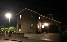 Number One - Fully Equipped Self Catering Four Bedroom House Next To Dunedin, 15 Mins To Spurn, 20 Mins To Saltend, 12 Mins To Easington